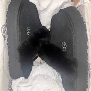 Brand New UGG
Disquette Suede & Shearling Platform Slippers